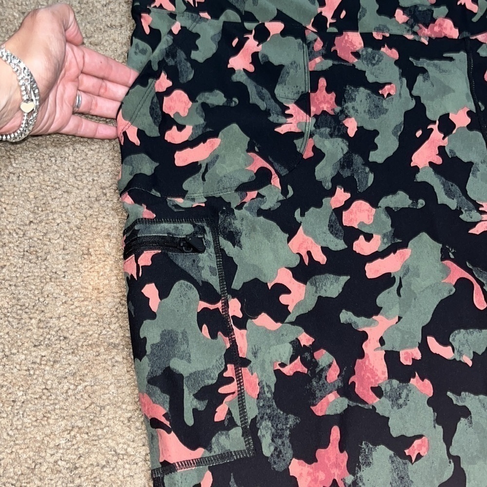 Happy Camper Performance Core Capri Active Legging With Cargo Pocket 6X / 30 - Picture 4 of 9